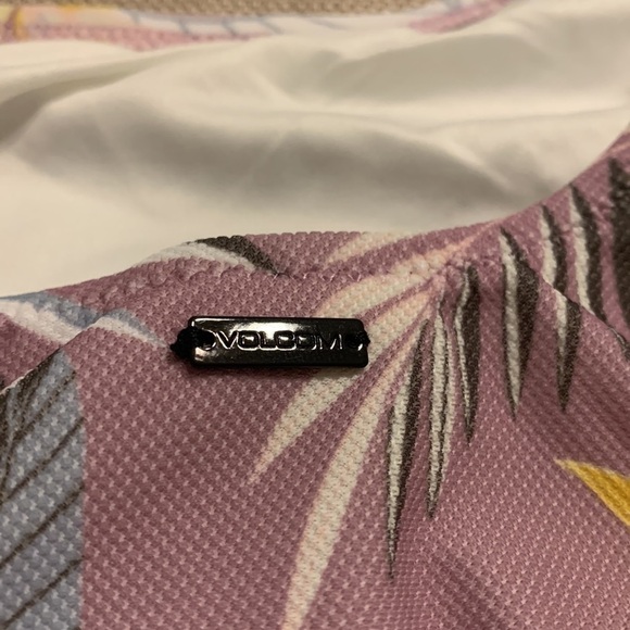 Volcom Don’t Leaf One Piece Swimsuit - Picture 6 of 11